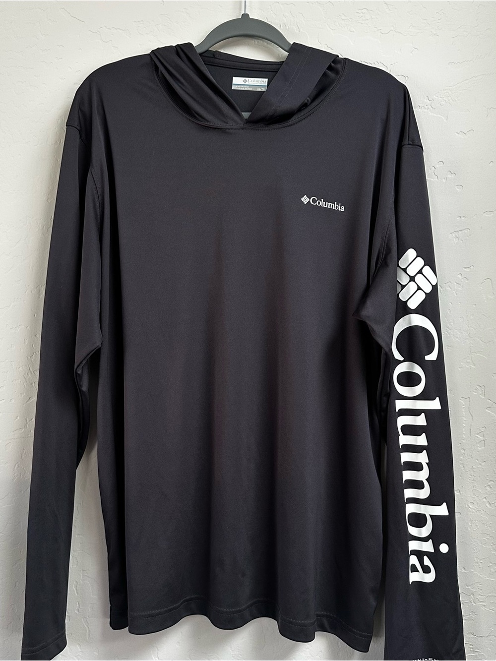 Columbia Black Long-Sleeve Hooded Performance Top with Sleeve Logo